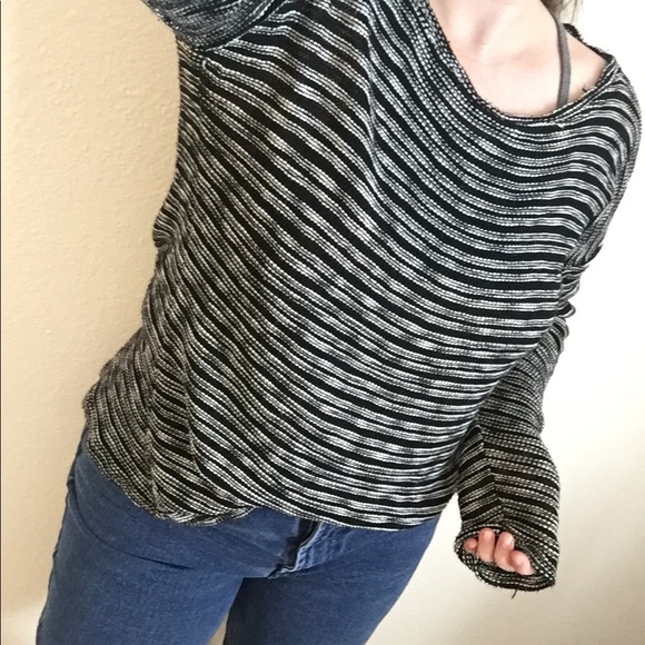 Knit top size small - Picture 6 of 8